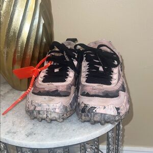 OFF-WHITE Distressed Low-Top Sneakers w/ Signature Orange Zip Tie | EU 38